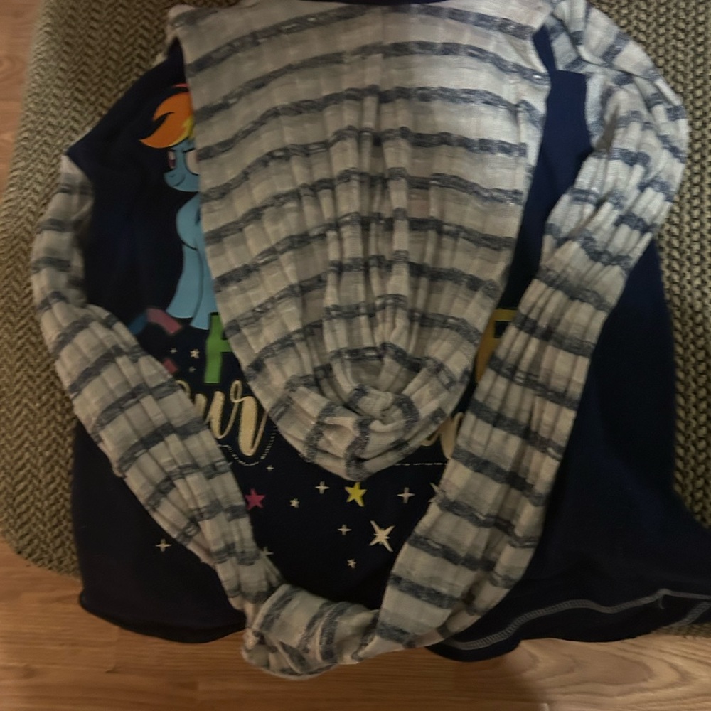 Shirt - Picture 4 of 6